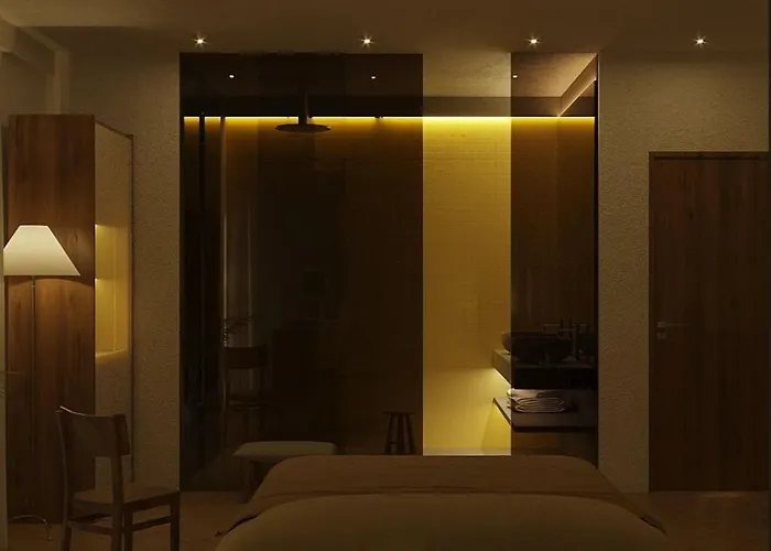 Elda Yellow Palace, In Center