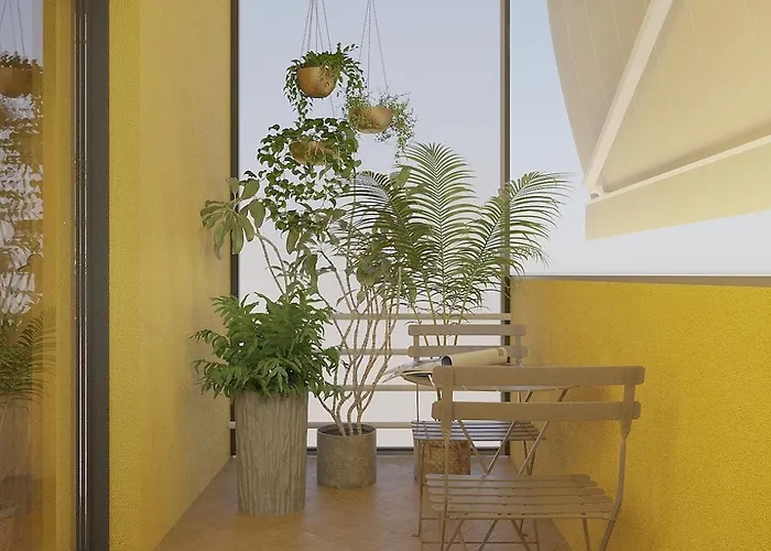 Elda Yellow Palace, In Center 地拉那